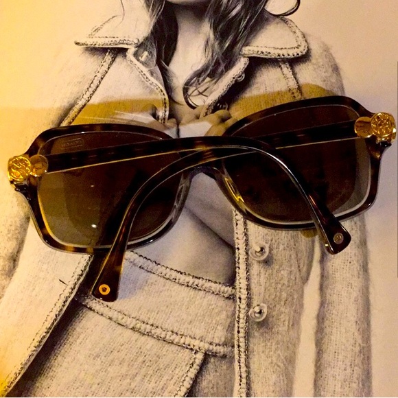 Coach - Picture 2 of 2